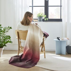 Blanket Ibena Ranchi red.jpg