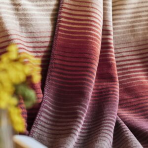 Sofadecke Ibena Ranchi rot.jpg