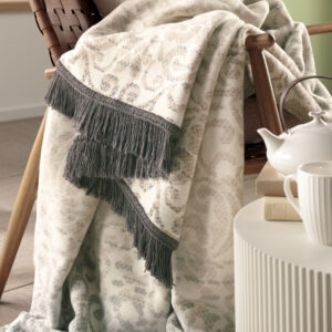 Wohndecke mit Fransen 828743.jpg